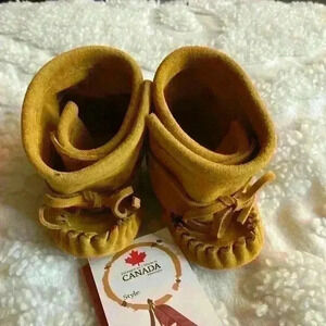 Bastien Industries baby mocassins